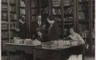 Ángela García Rives primera mujer en la Biblioteca Nacional de España