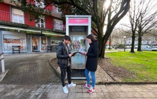 Antiguas cabinas de teléfono reconvertidas en bibliotecas urbanas