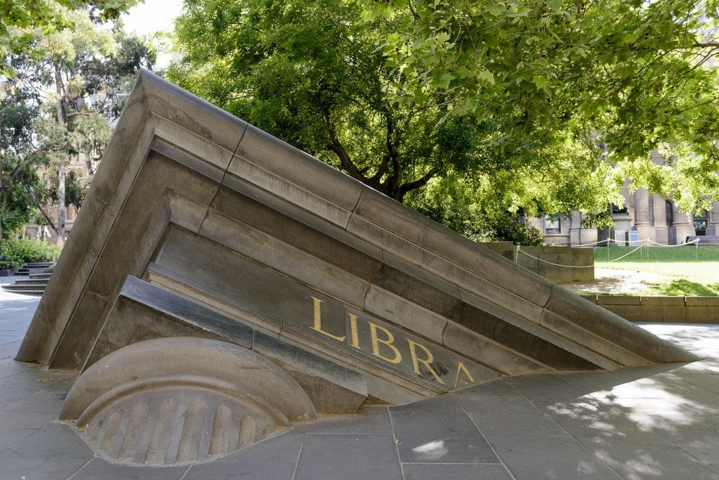 Architectural Fragment. Escultura Library de Petrus Spronk