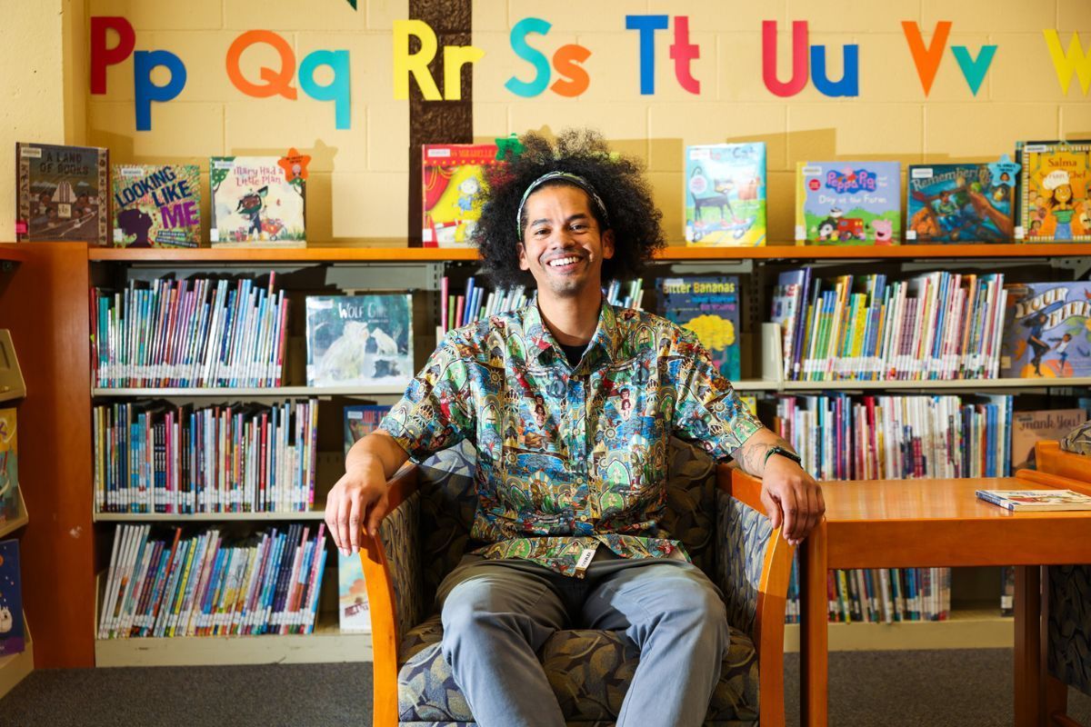 Bibliotecario Mychal Threets