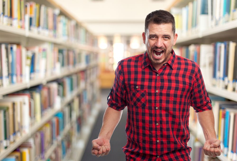 Bibliotecario gritando Bibliotecario gritando