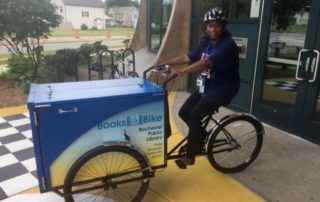 Books by Bike, una bicicleta como medio de transporte para llevar la biblioteca a la ciudadanía