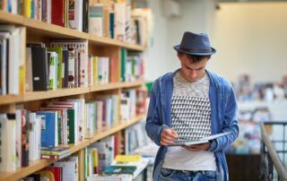 Cómo las bibliotecas públicas ayudan a las personas desempleadas