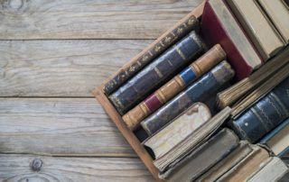 Cuando quieras hacer una donación de libros a la biblioteca, no los lleves directamente
