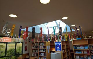 Decoración fajas de libros biblioteca