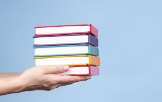Donar libros y contribuir a causas sociales