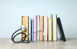 El Hospital Virgen del Rocío abre un club de lectura para pacientes oncológicos