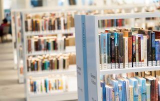 Estanterías biblioteca pública