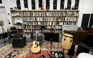 Estudio de grabación en biblioteca pública