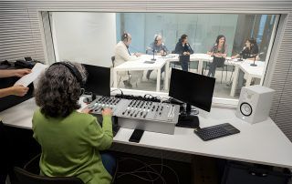 Estudio de radio en biblioteca