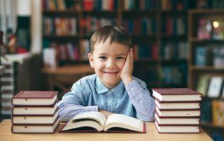 La biblioteca pública tiene que atraer y ganarse la confianza de la población infantil