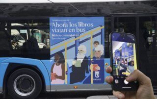 La iniciativa «Tu biblioteca a un clic» permite acceder a libros digitales en los autobuses de EMT Madrid