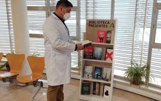 Lectura libros en hospital