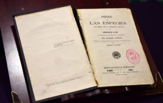 Libro «Origen de las especies» de Charles Darwing que iba a ser subastado en internet