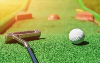 Minigolf en la biblioteca financiación extra