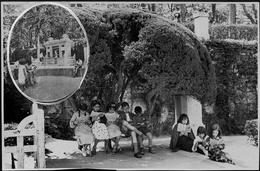 Niños leyendo en la biblioteca del parterre del Retiro 2