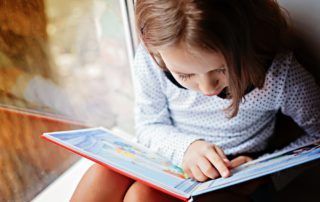Regalar libros es uno de los mejores actos que podemos hacer a los peques que nos rodean