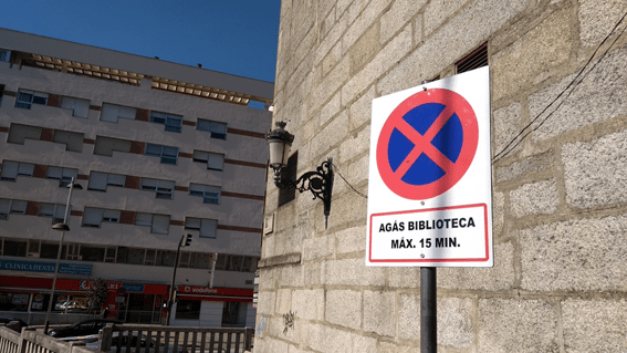Señalización parcamiento biblioteca