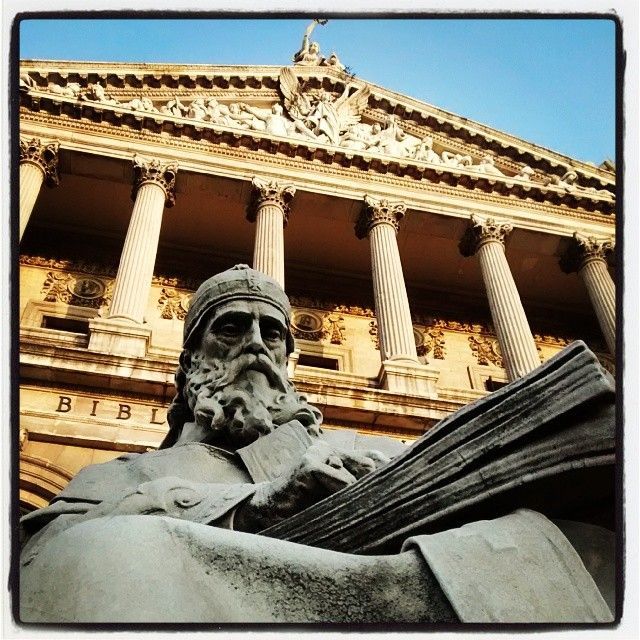 Entrada a la Biblioteca Nacional de España
